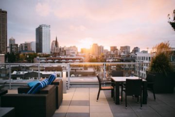 piso con terraza de lujo en ciudad